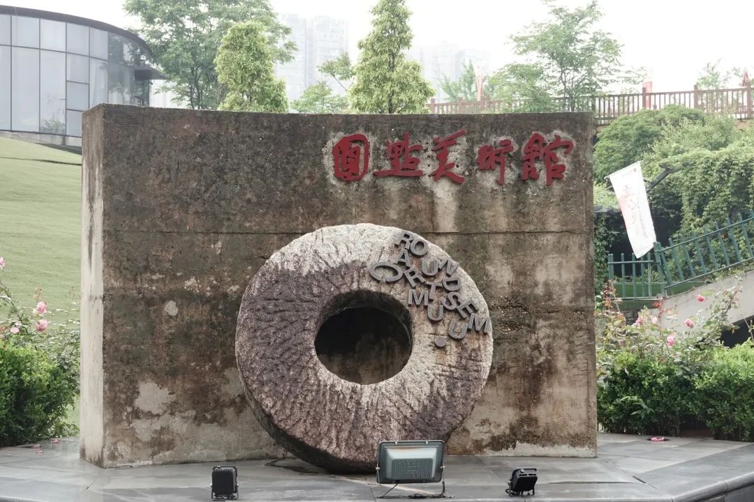 DƬ